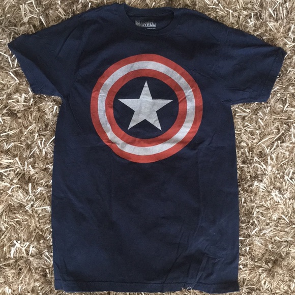 Marvel Tops - Marvel Comics Captain America T-shirt in Medium